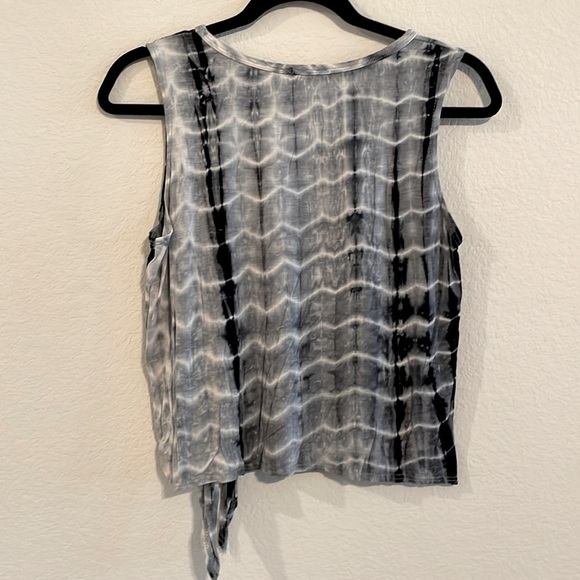 Olivia Rea Women’s Cropped Tank Top Large Grey & White Tie Dye Bohemian Festival - Picture 3 of 12